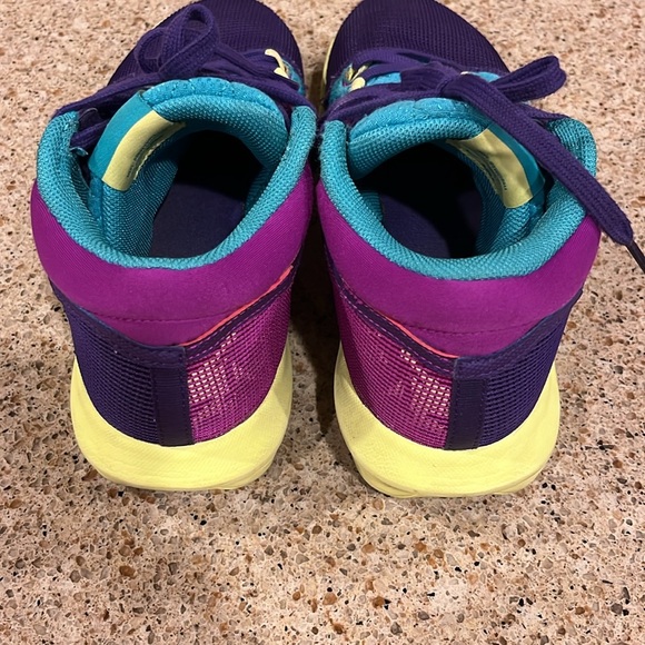 LeBron Witness 8 Basketball Shoes - Picture 3 of 7